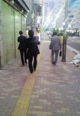 朝の後姿・・・
