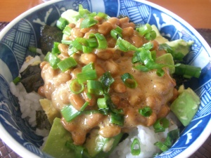 アボガド納豆丼