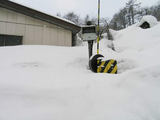 雪に埋もれた遮断機