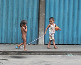 Poor children in Fil