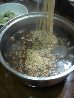 イイダコの墨入りラーメン