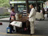 仁寺洞キル入り口の焼き栗屋さん