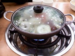 マンドゥ・チョンゴル（韓国餃子の鍋物）