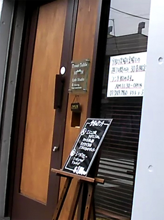 treat_table_door