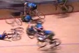 自転車競技でドミノクラッシュ