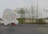 謎の巨大ギター型自転車