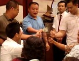 中国四千年はドル札を刃物に変えるッ!