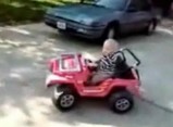 幼い子供に電動のマシンをあたえるのはどうかと思う
