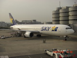 SKYMARK B767-300