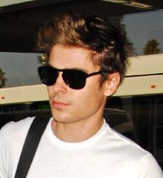 25 11 zac arrive LAX
