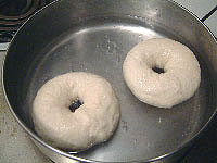 ９