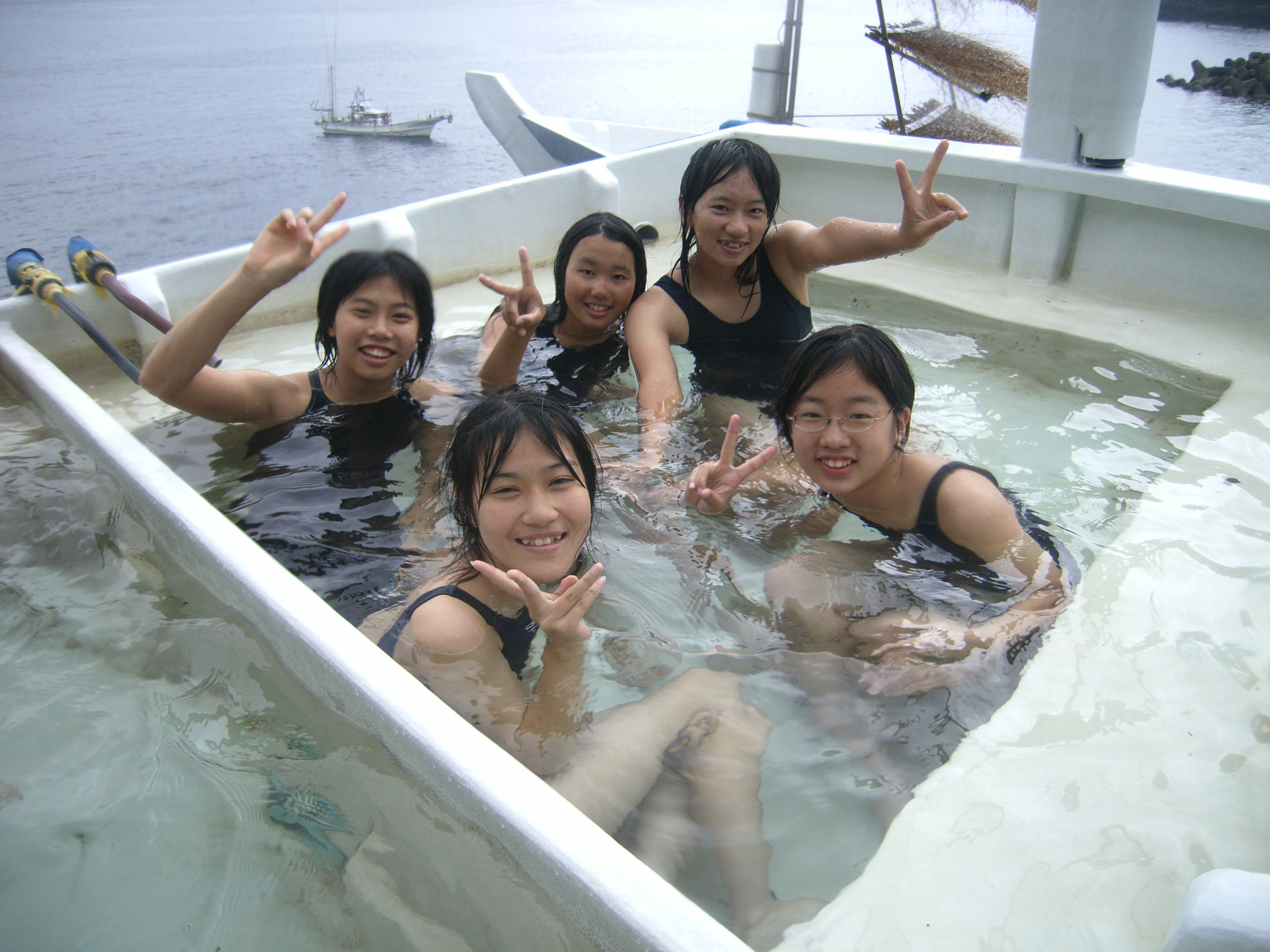小学生　修学旅行　入浴 