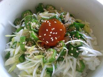 味付け卵黄のオクラ丼