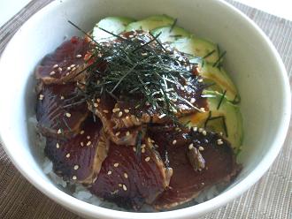 アボカドとピリ辛カツオの丼