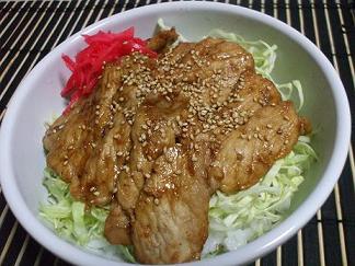 黒みそしょうが焼き丼