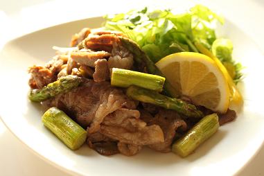ラム肉とアスパラのレモンバター炒め