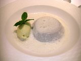 黒胡麻のブラマンジェ・アイス添え