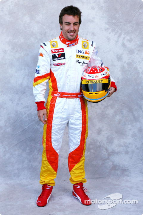 2009年F1ドライバーのレーシングスーツとヘルメット写真