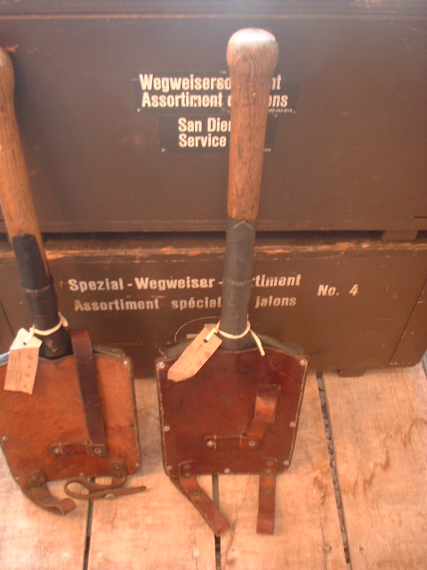 ヨーロッパアンティーク スイス 十字軍 軍用 スコップ シャベル